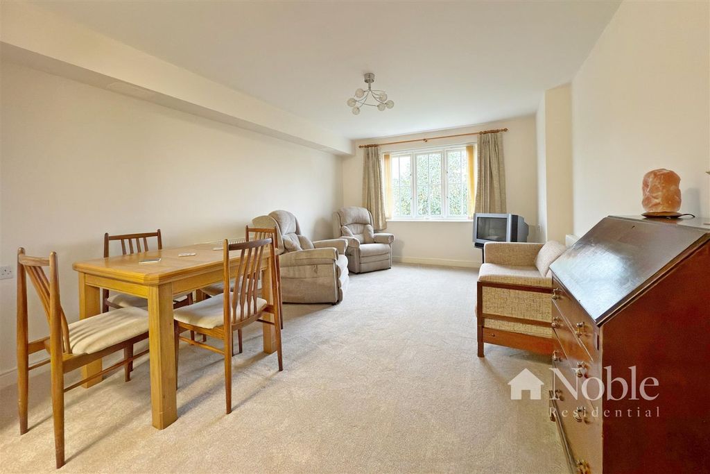 Property photo 3 of 11 Living Room