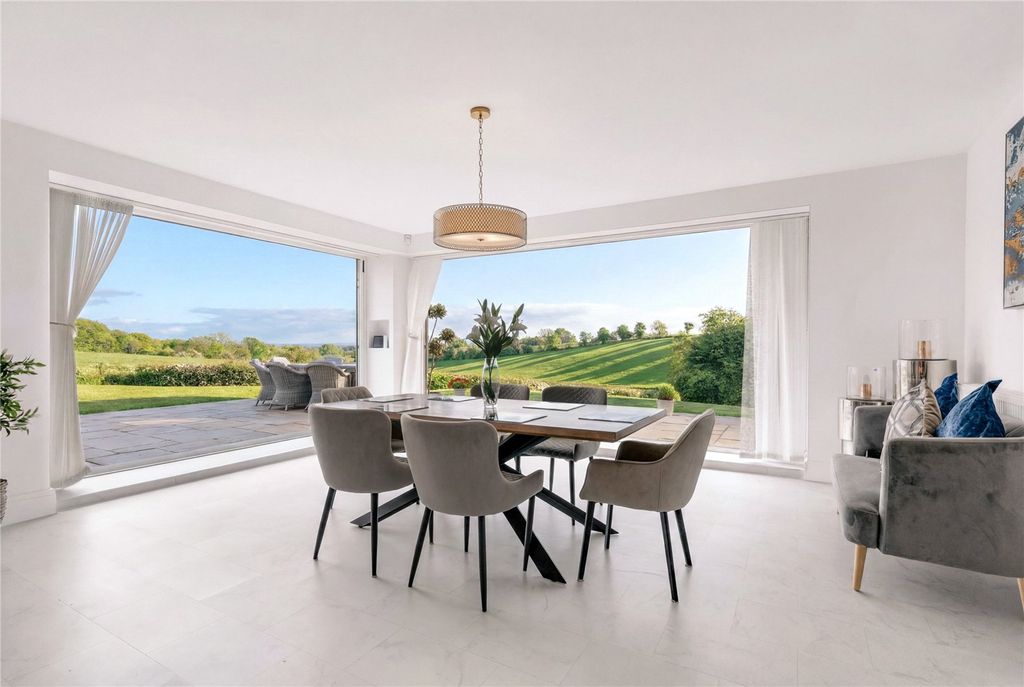 Property photo 3 of 30 Dining Area