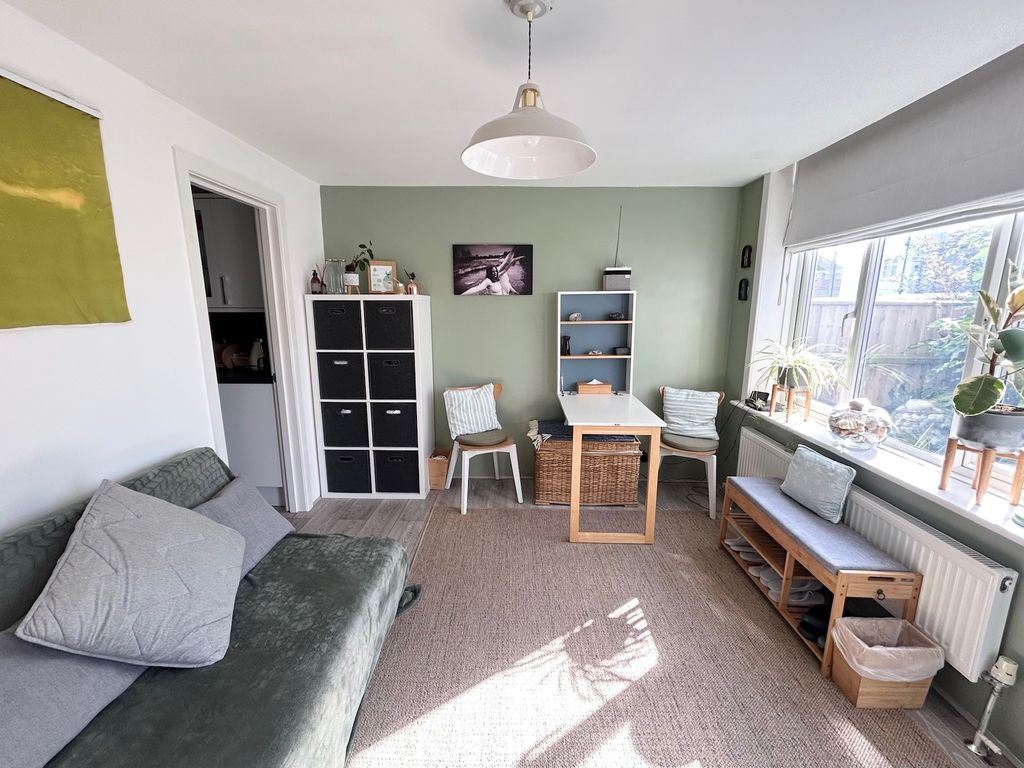 Property photo 2 of 13 Lounge