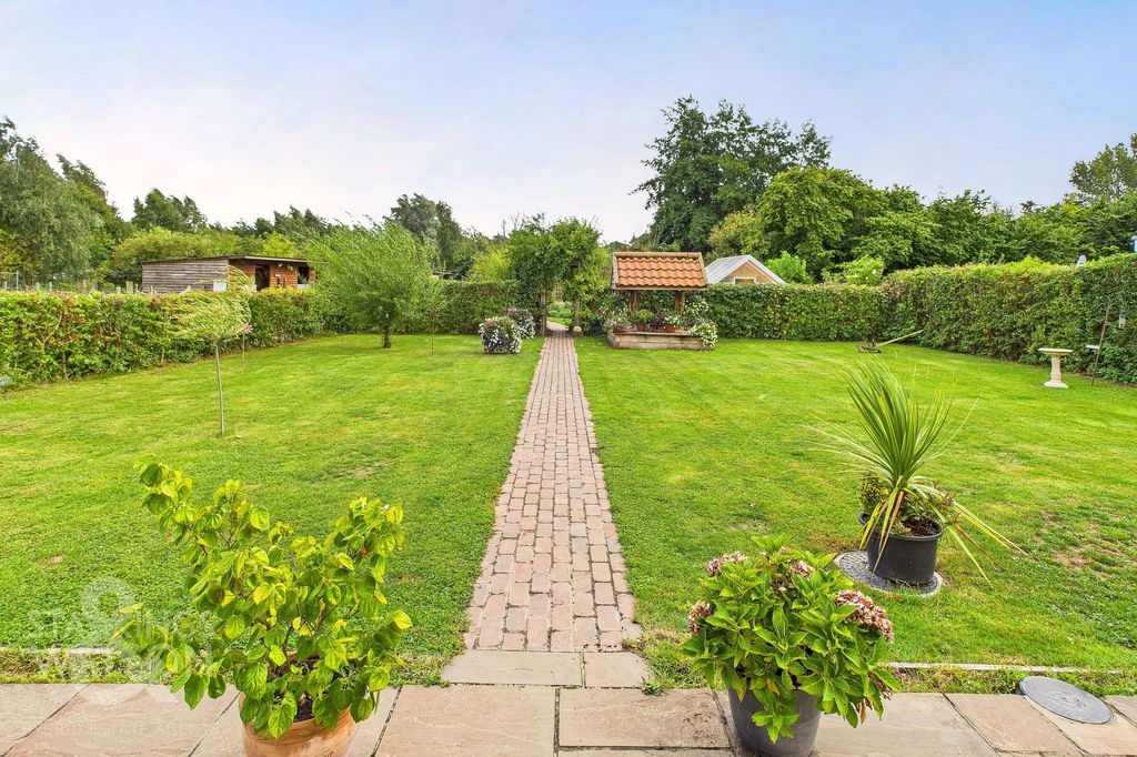 Property photo 2 of 34