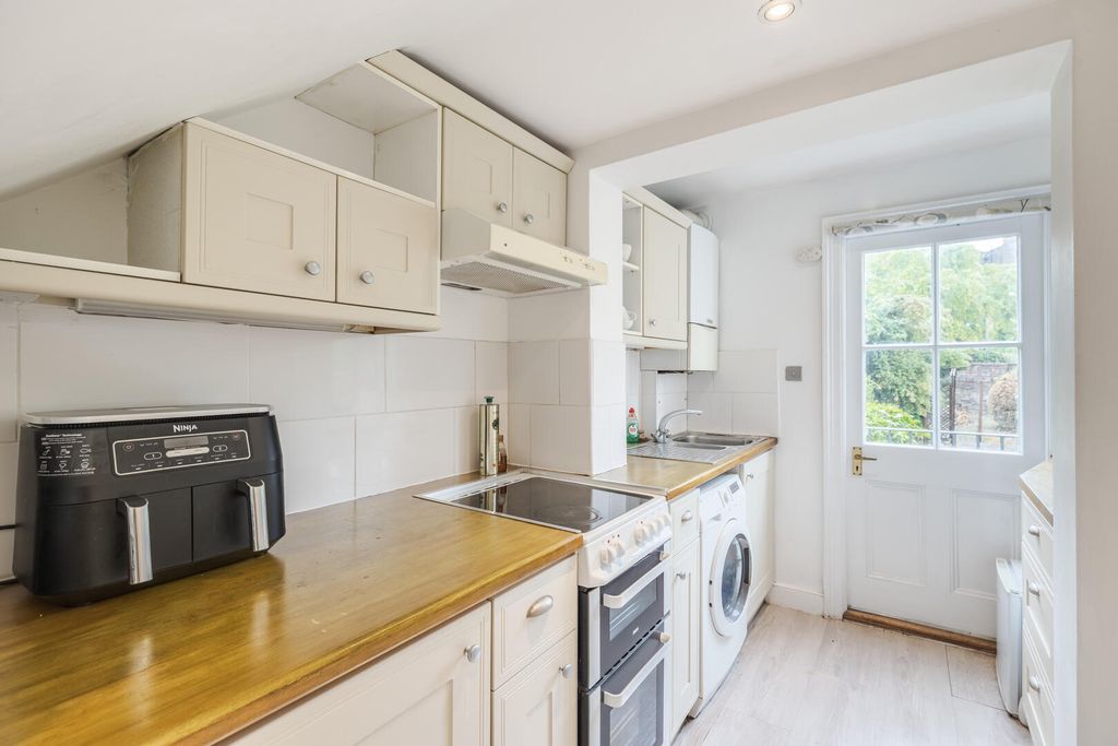 Property photo 1 of 7 Kitchen