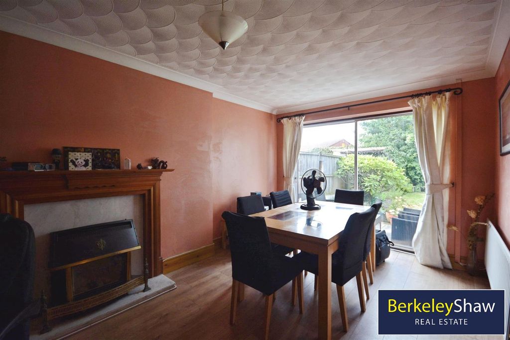 Property photo 3 of 11 Dining Area