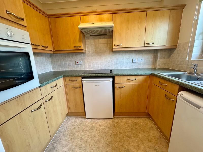 Property photo 3 of 18 Kitchen