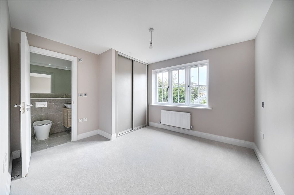 Property photo 3 of 7 Bedroom 1