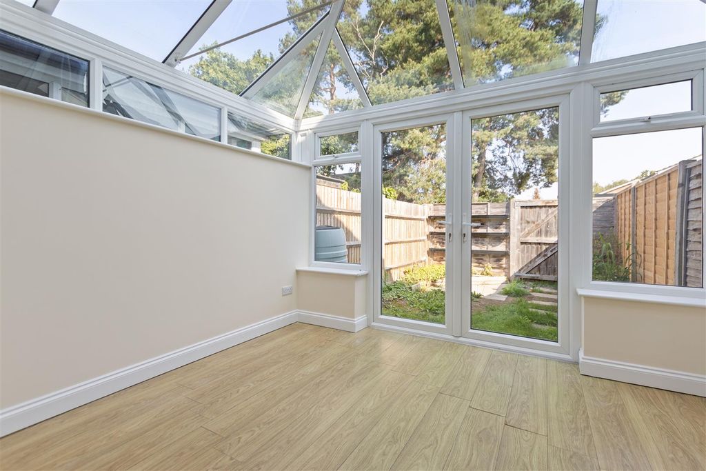 Property photo 3 of 7 Conservatory