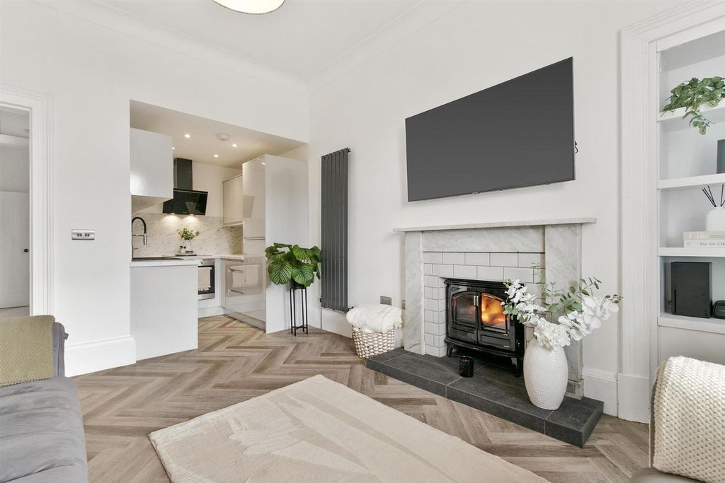 Additional image 4 of 2 bed flat for saleLevenford Terrace Dumbarton G82