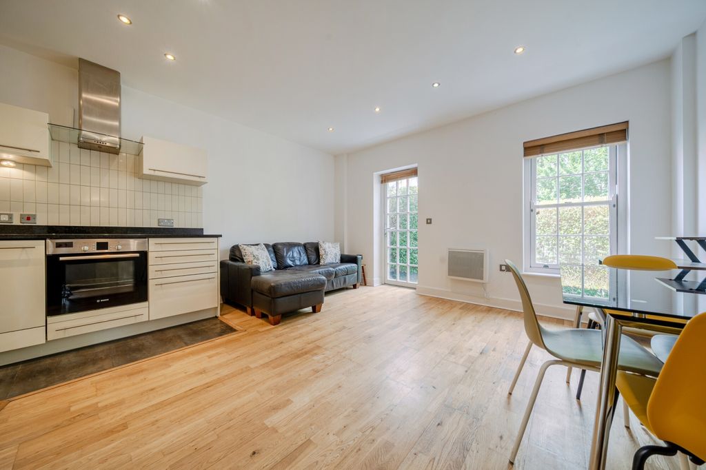 Property photo 3 of 17 1463762-5-6A083Fb...