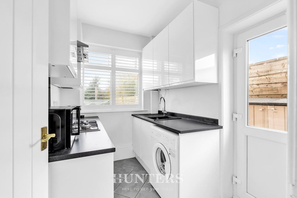 Property photo 3 of 19 Kitchen