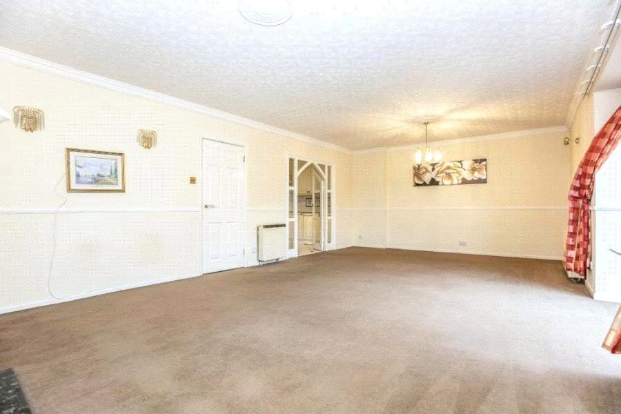 Property photo 3 of 11 Lounge/Diner