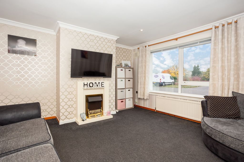 Property photo 3 of 26 Lounge