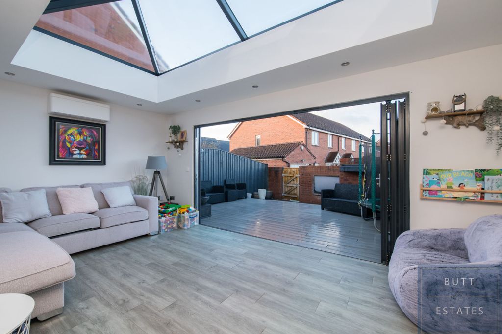 Property photo 3 of 11