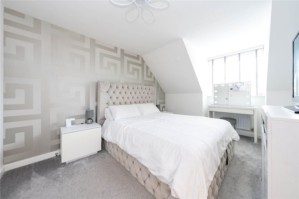 Property photo 2 of 23 Main Bedroom