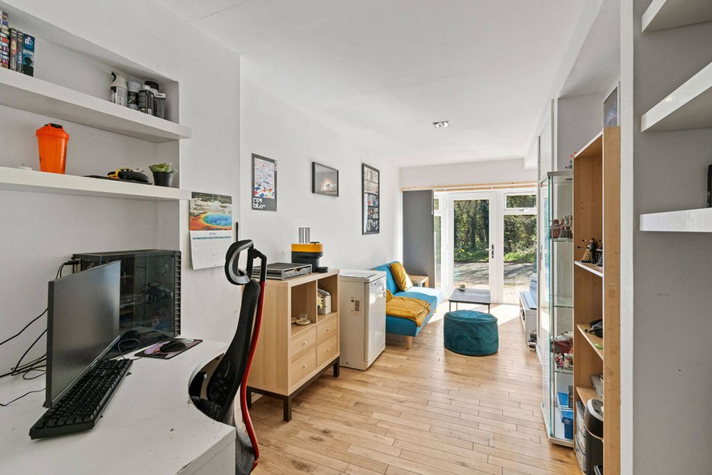 Property photo 2 of 31