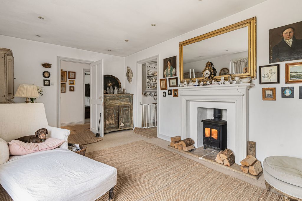 Property photo 2 of 26 Sitting Room