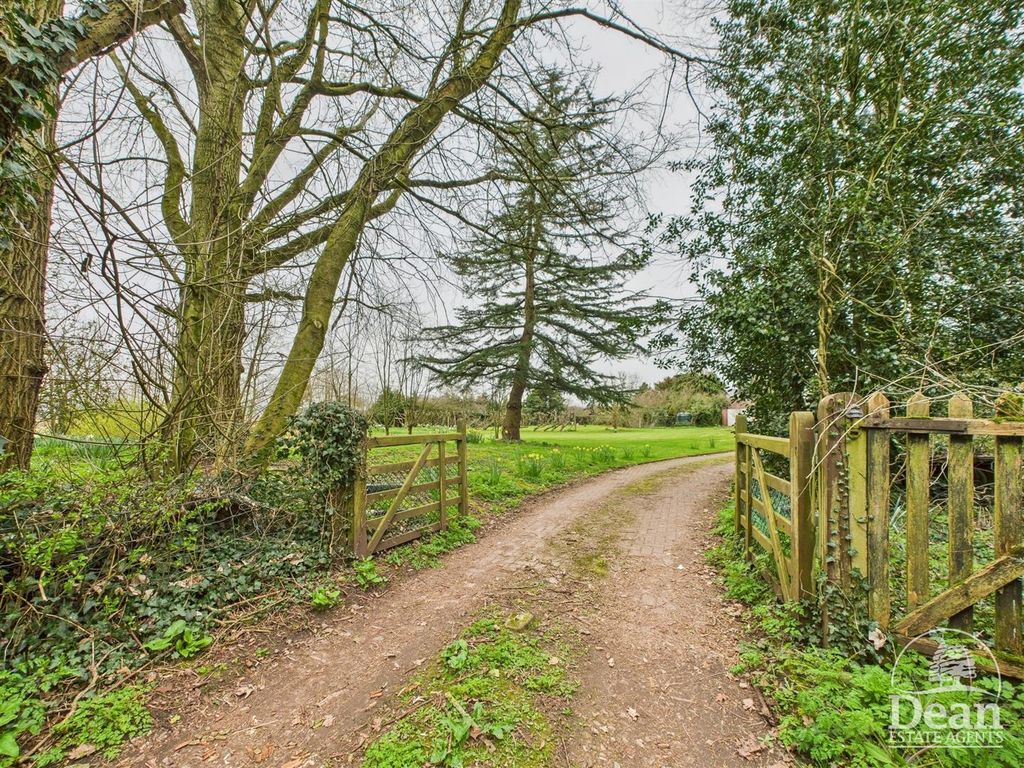Property photo 2 of 37