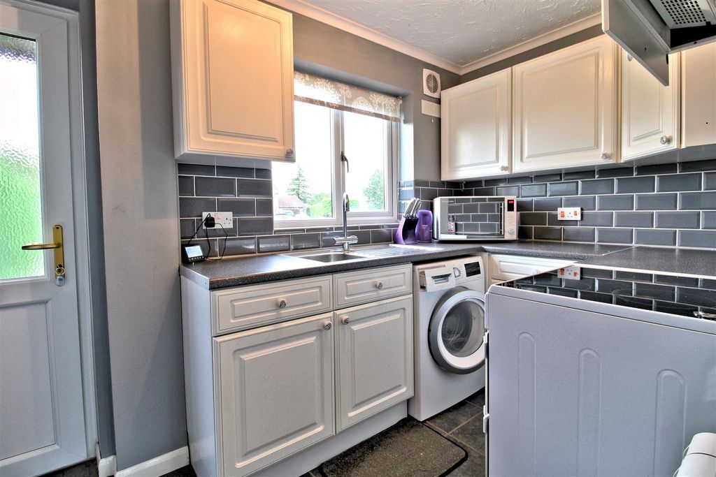 Property photo 2 of 16 Kitchen