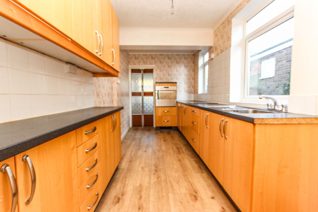 Property photo 2 of 8 Kitchen