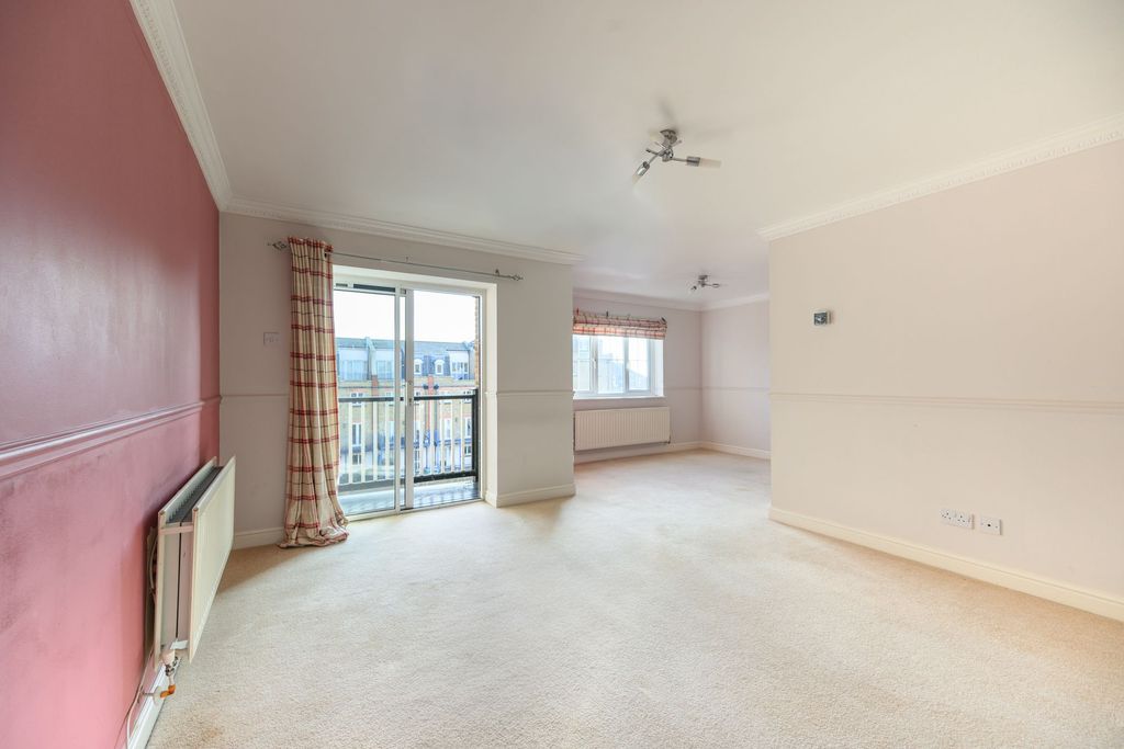 Property photo 3 of 24