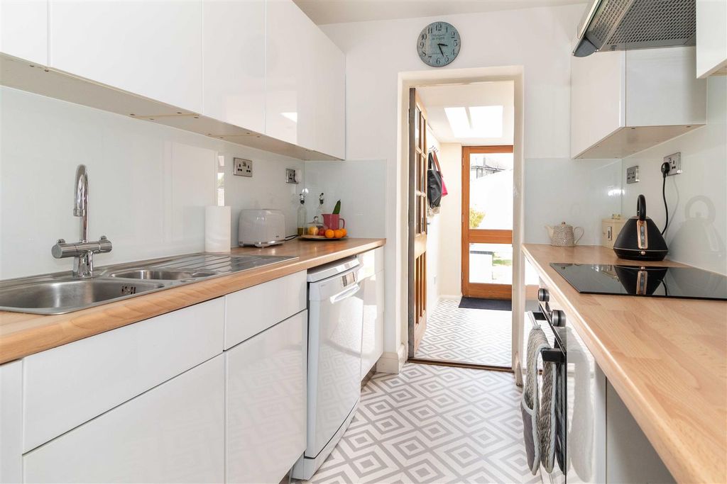 Property photo 2 of 13 Sunny-09.Jpg