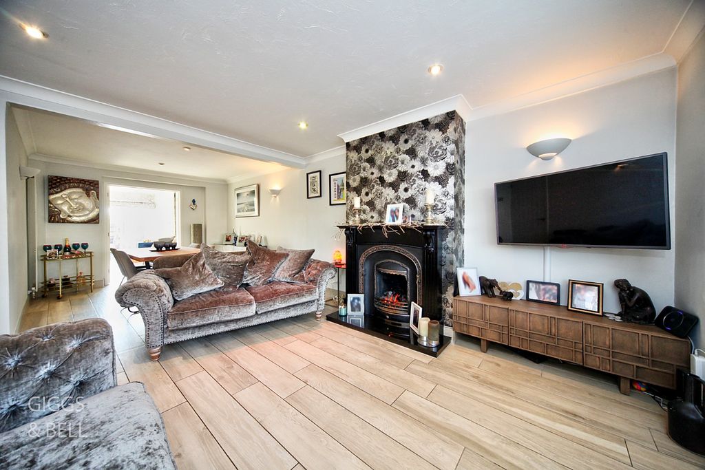 Property photo 3 of 27 4765752