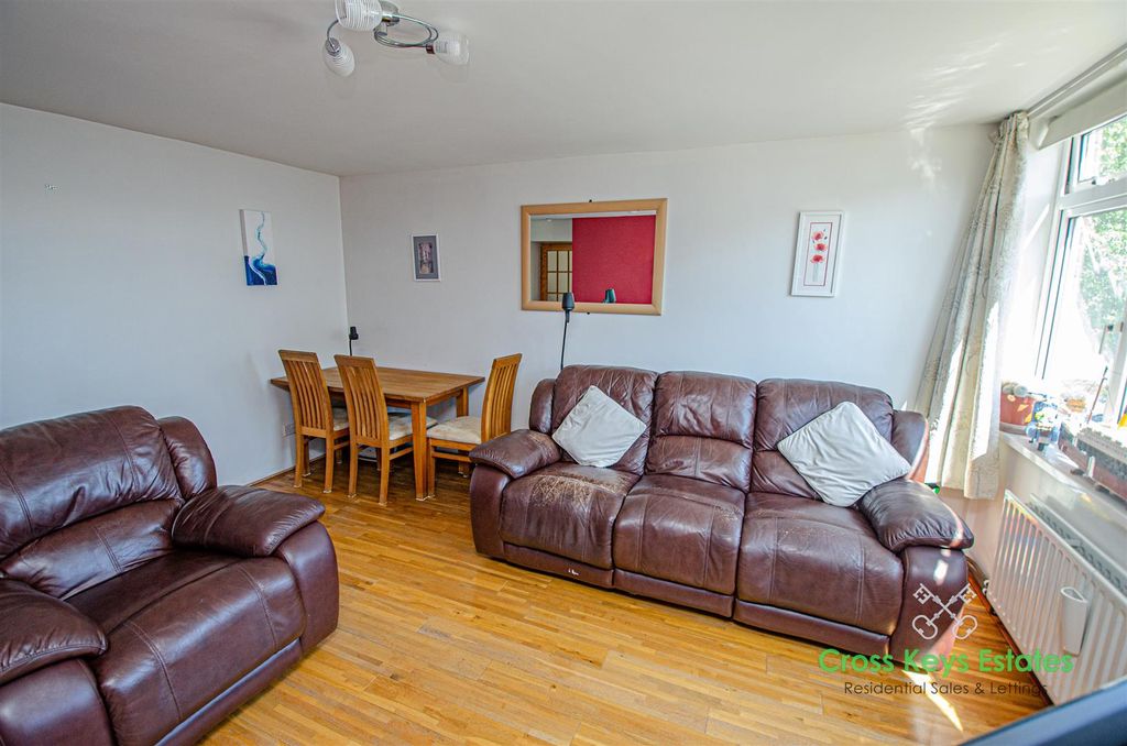 Property photo 3 of 16 Sitting / Dining Room