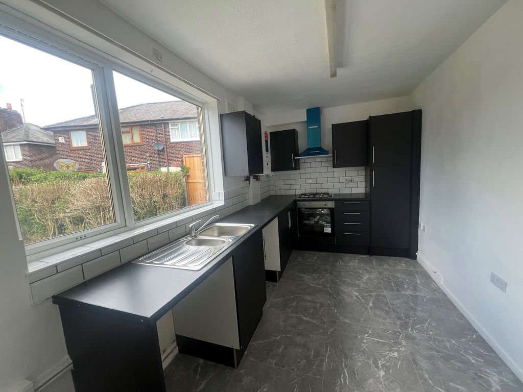 Property photo 3 of 9 Kitchen