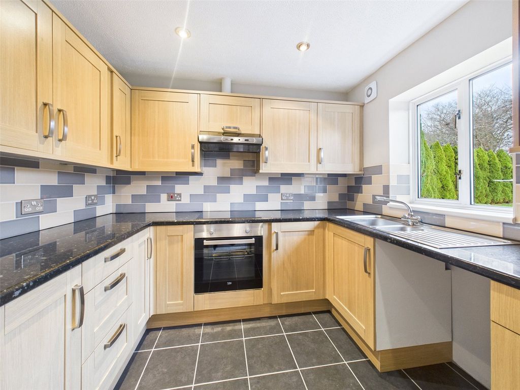 Property photo 2 of 14 Picture No. 15