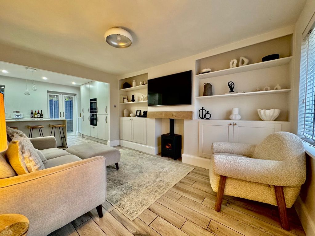 Property photo 3 of 28