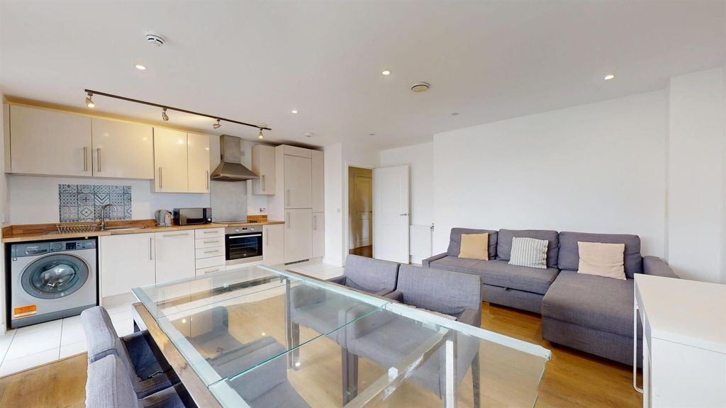 Property photo 3 of 15 3 Bedrooms Property To Rent In E14 - Barrain Londo