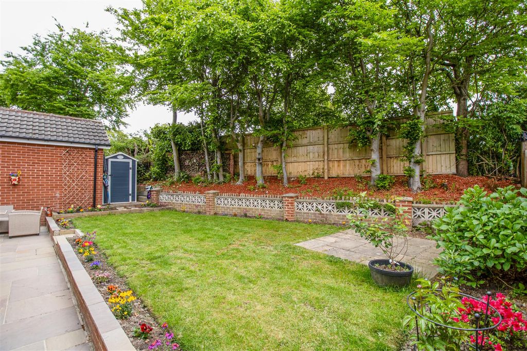 Property photo 3 of 17 Outside