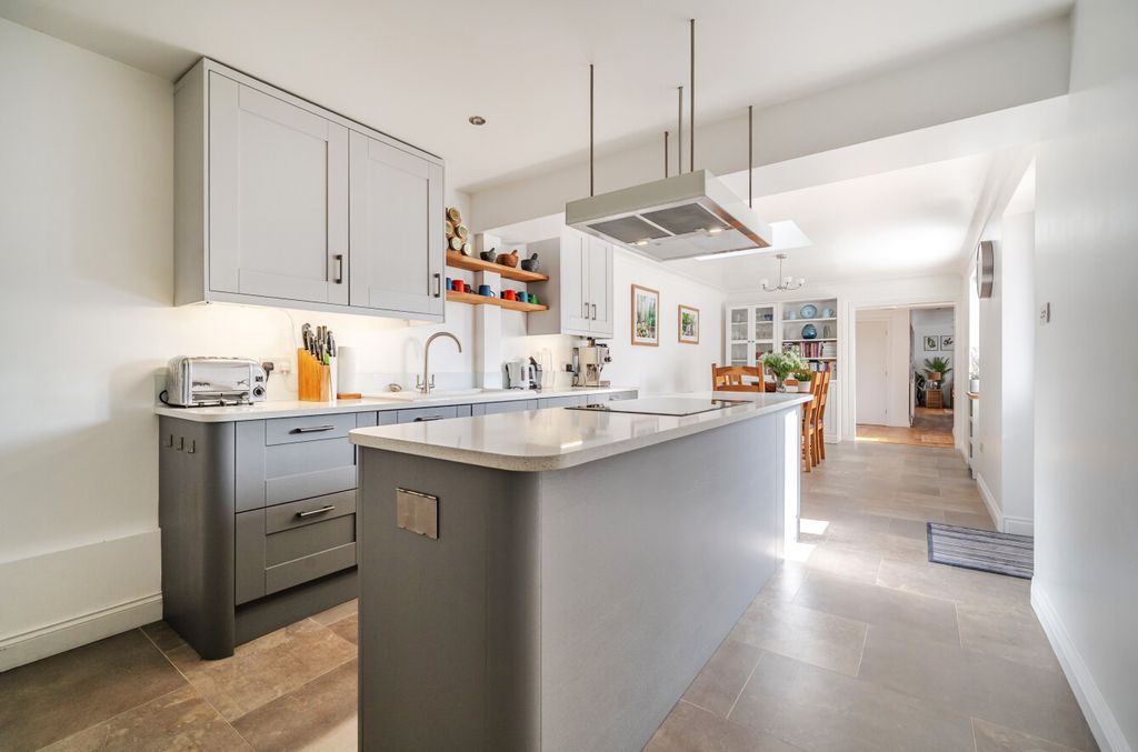 Property photo 2 of 26 1438196-10-69d68B...