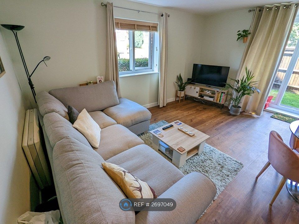 Property photo 1 of 9 Living Room