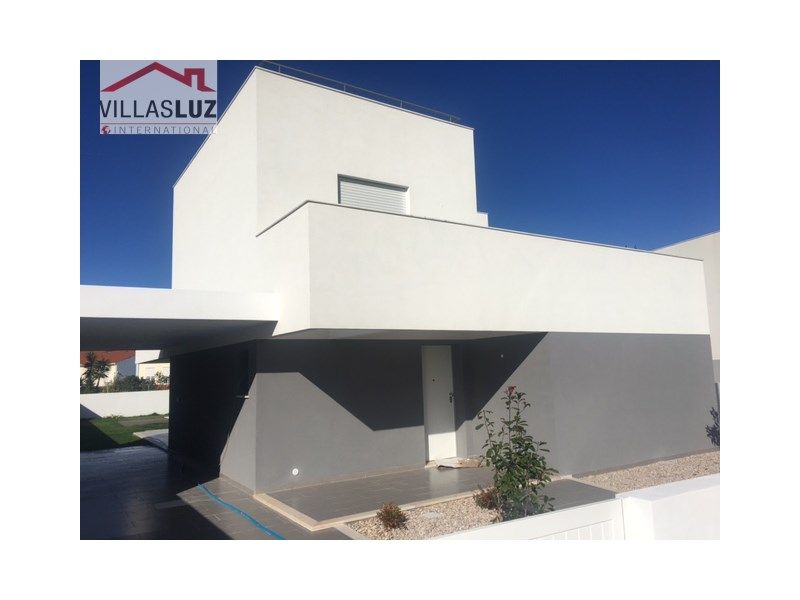 Property photo 2 of 40