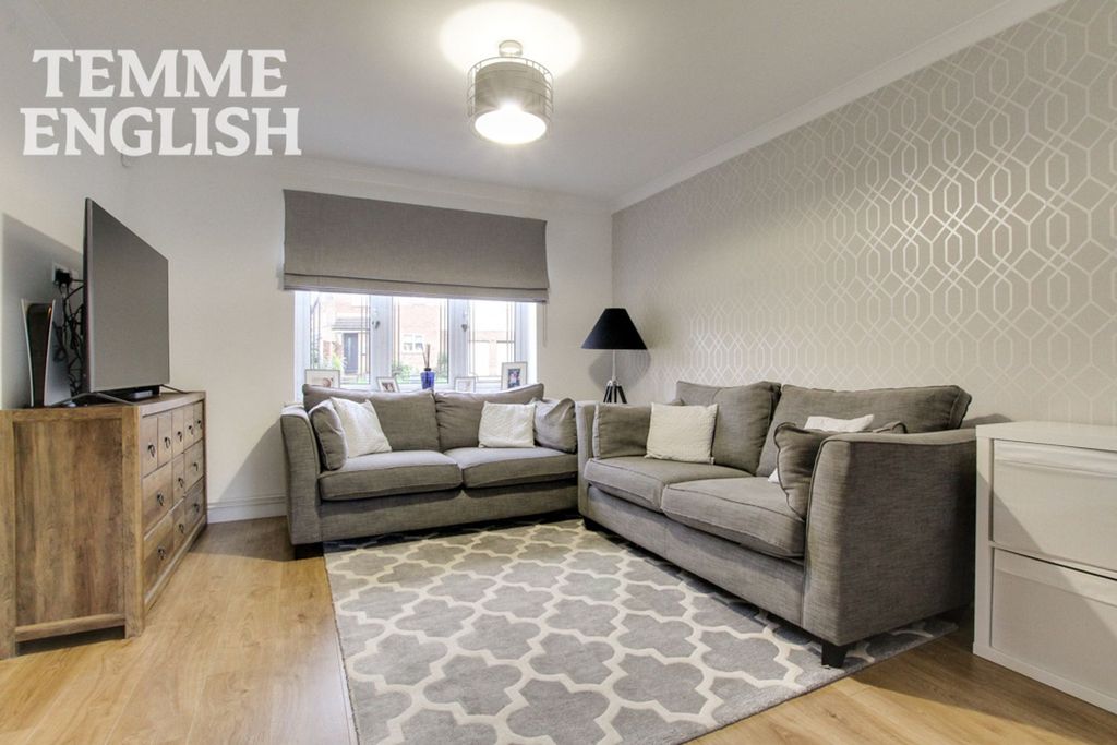 Property photo 3 of 27