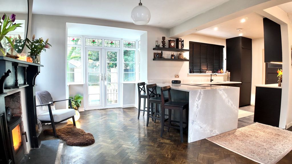 Property photo 3 of 31