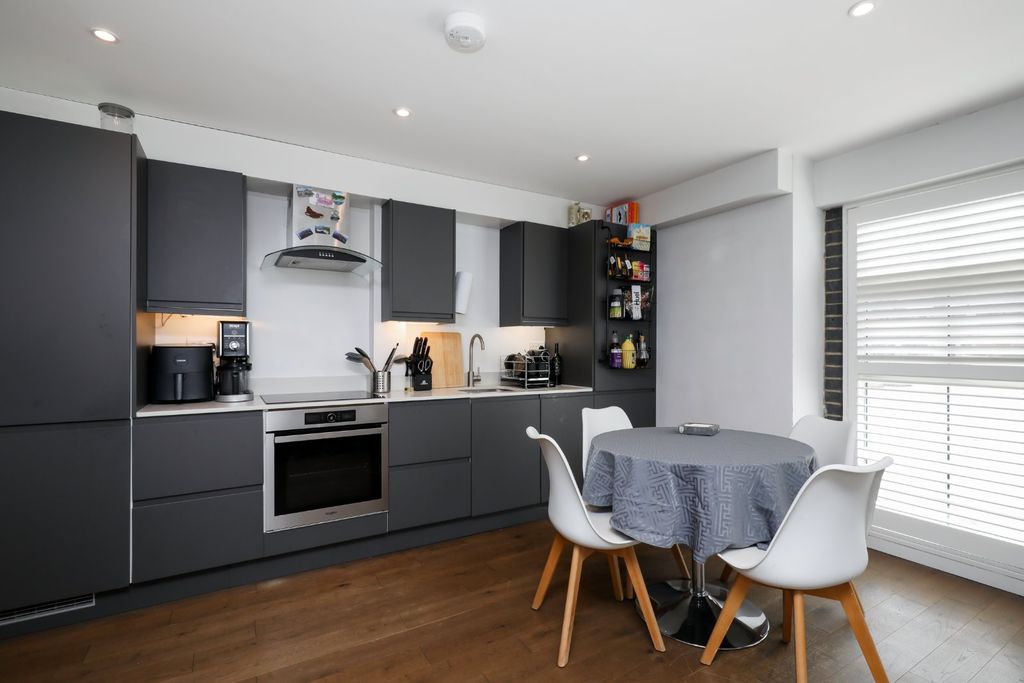 Property photo 1 of 9 Kitchen/Dining Area