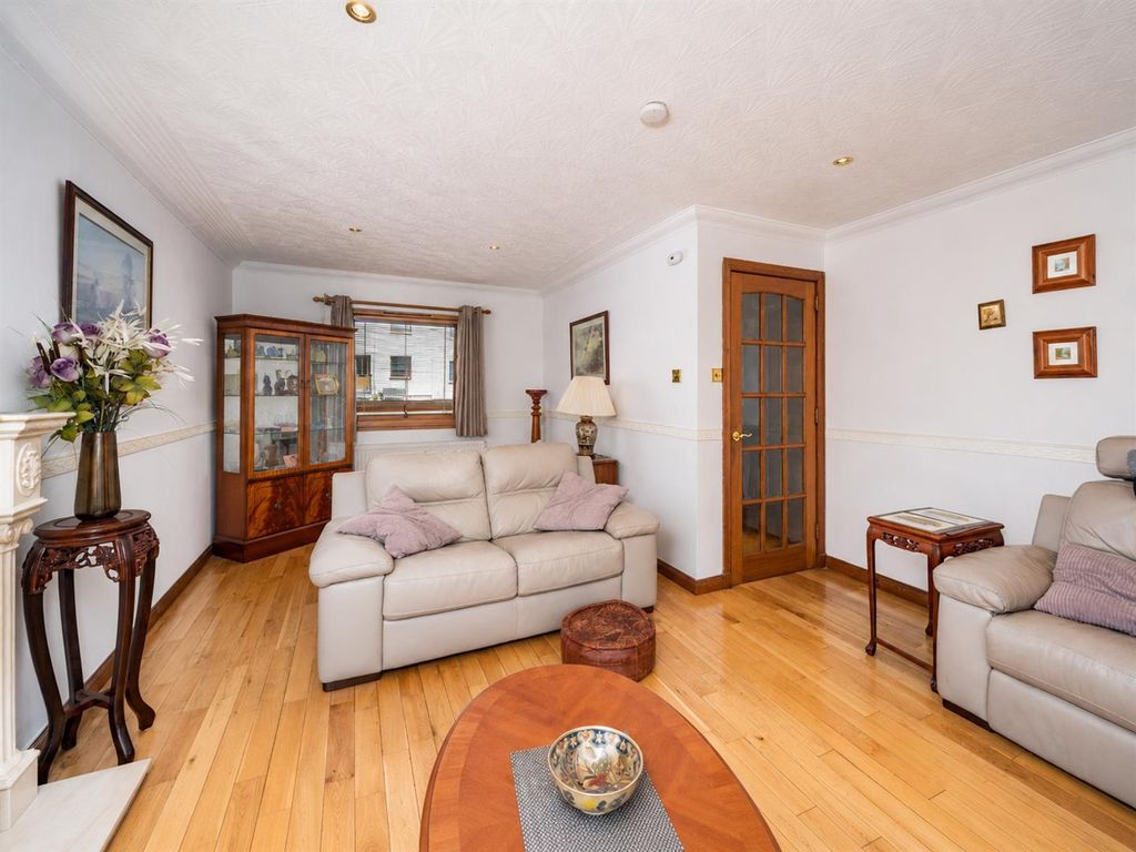 Property photo 3 of 27 5 Atholl Glen Yard Dundee-3.Jpg