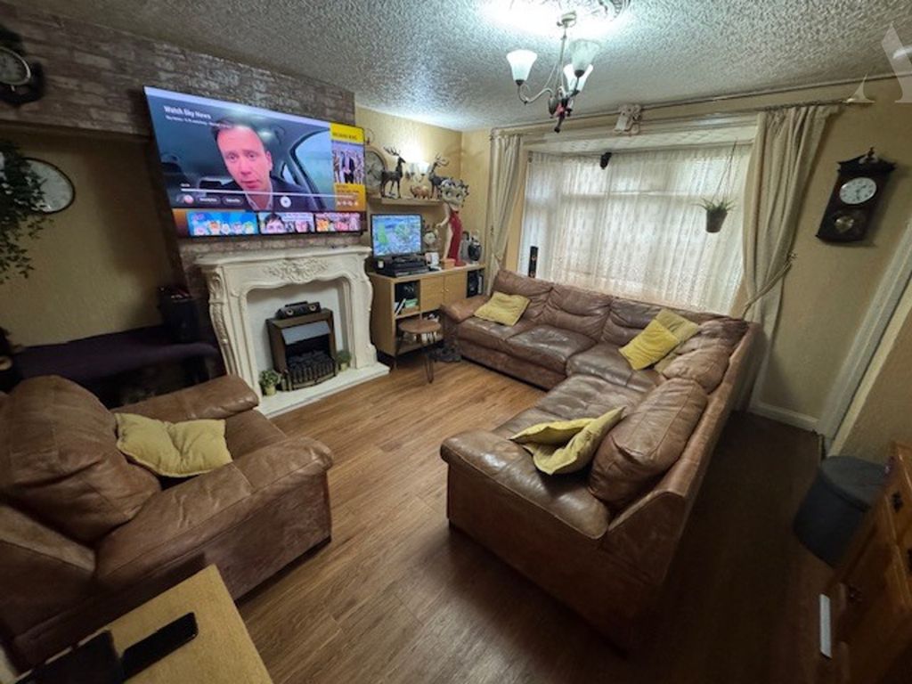 Property photo 2 of 16 80 Ingleton Road Lounge.Jpeg