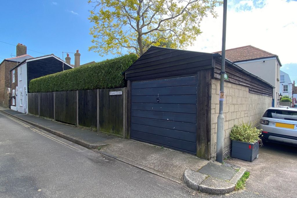 Property photo 2 of 15 Photo 4