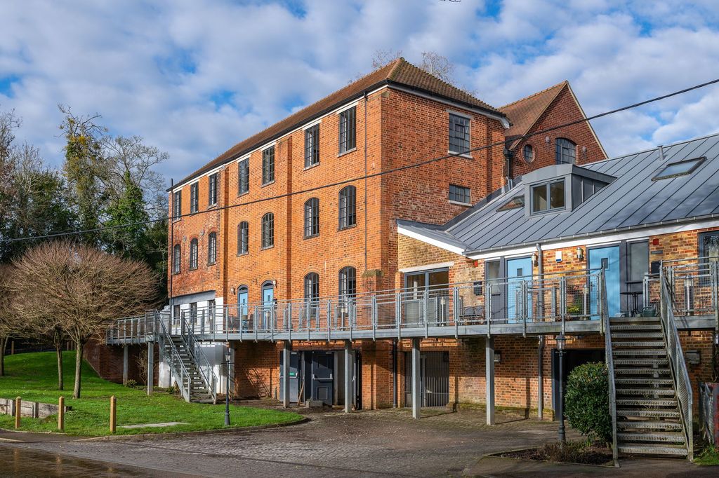 Property photo 1 of 25