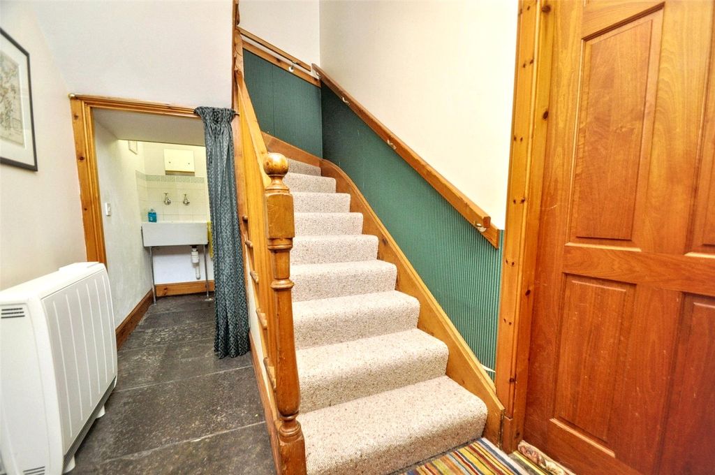 Property photo 2 of 26 Entrance Hall