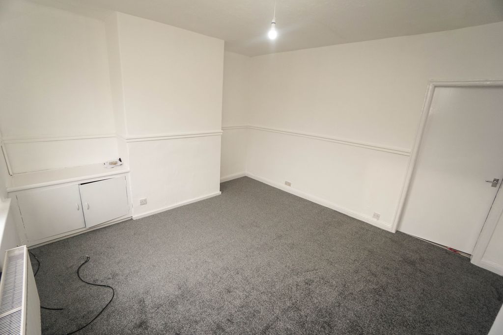Property photo 3 of 11 Photo 6