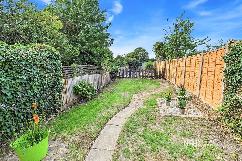 Property photo 2 of 13 Garden
