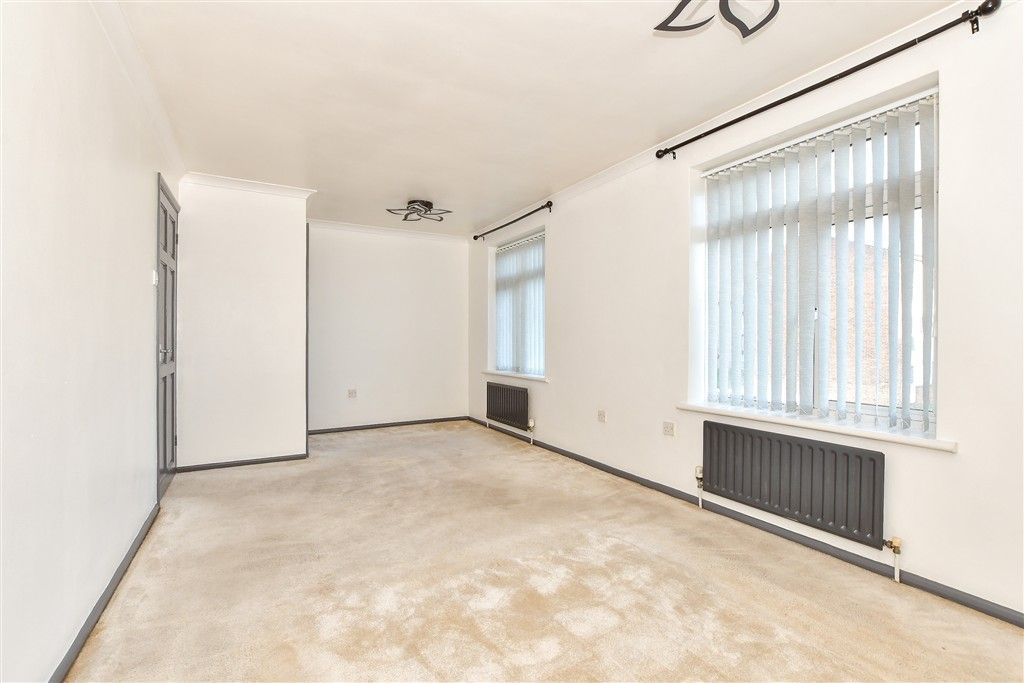 Property photo 1 of 18 Bedroom 1