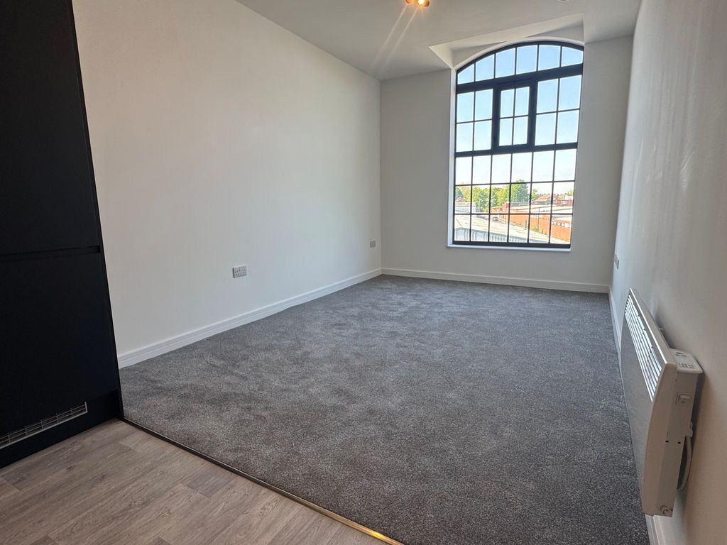 Property photo 3 of 4 Living Room