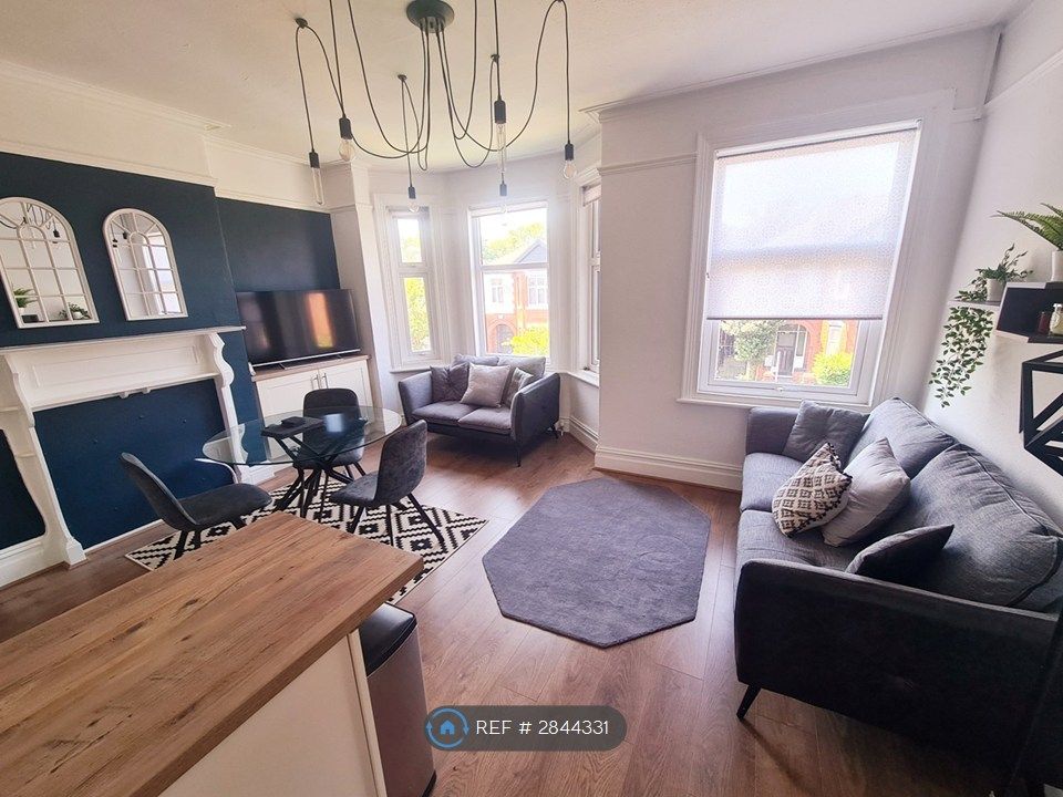 Property photo 3 of 7 Kitchen/Living Area