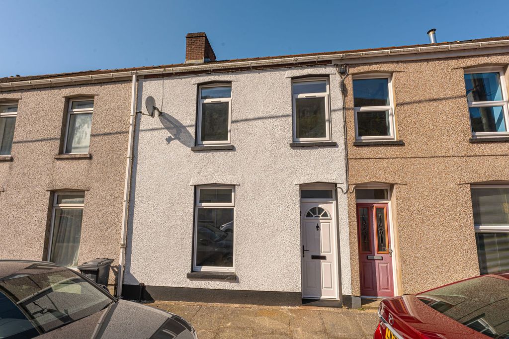 Property photo 1 of 33