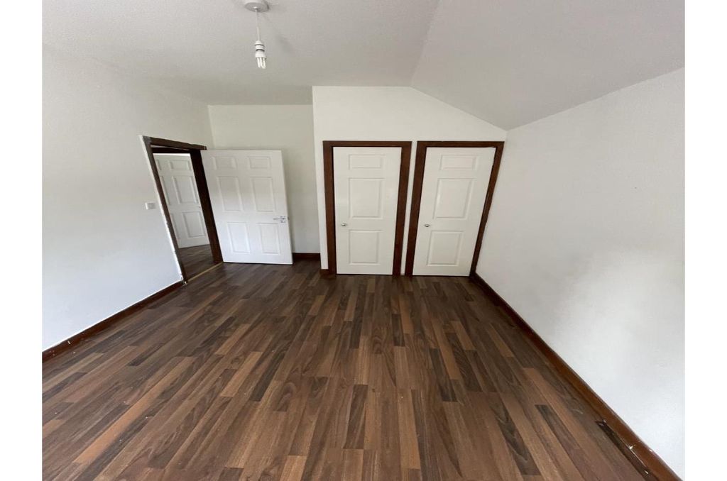 Property photo 1 of 5 Bedroom