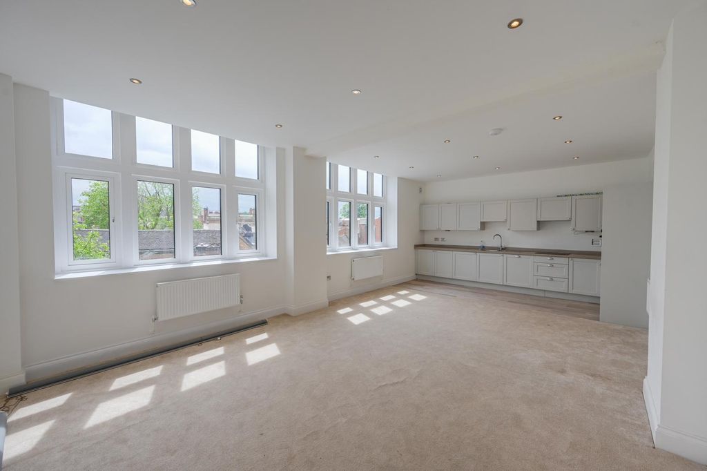 Property photo 2 of 6 Kitchen