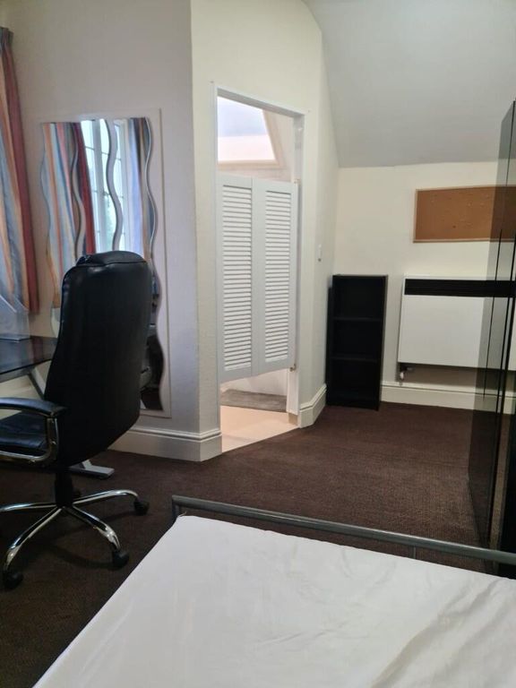 Property photo 1 of 7 House Share Available For Rent